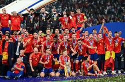 西班牙队在欧国联杯比赛中取得胜利