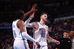 包含火箭客场惨败魔术，保尔表现糟糕的词条