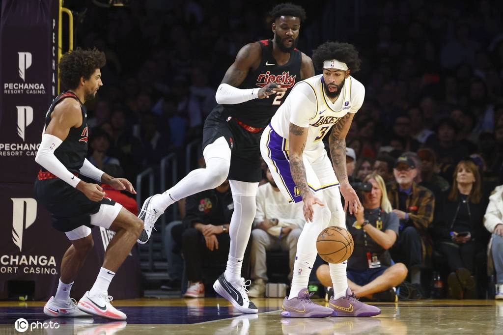 湖人告捷开拓者,赢得两连胜 湖人告捷开拓者,赢得两连胜