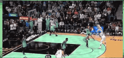 雄鹿击败黄蜂取得胜利 雄鹿击败黄蜂取得胜利