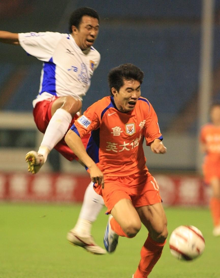 包含鲁能中后卫受伤下场，导致球队失利的词条